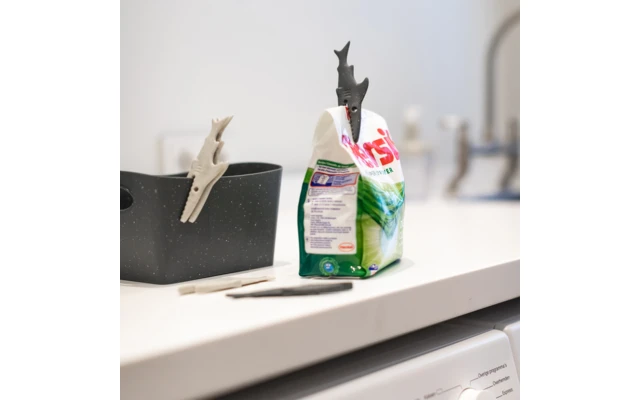 Koziol Sharky Sturmwäscheklammer Weiß 20 Tlg. 2 Koziol Sharky Sturmwäscheklammer Weiß 20 Tlg. – Bild 2